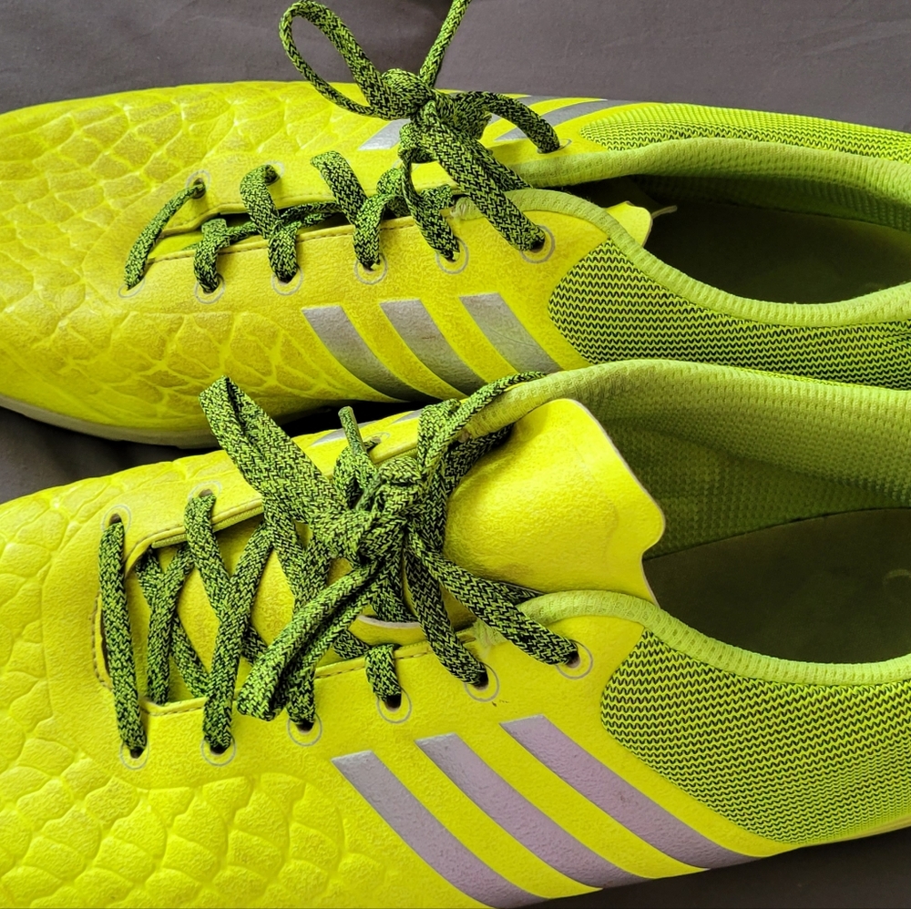 Adidas Mens indoor soccer cleats